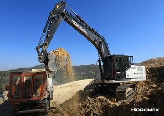 Lánctalpas kotrók Hidromek HMK 230 LC