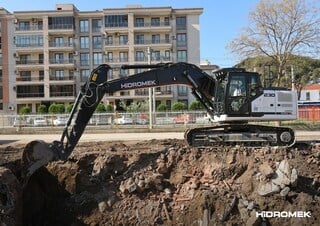 Lánctalpas kotrók Hidromek HMK 230 NLC