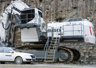 Lánctalpas kotrók Liebherr R 9150 B 
