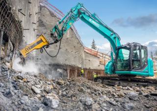Lánctalpas kotrók Kobelco SK 140 SRLC 3