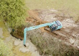 Lánctalpas kotrók Kobelco SK 210 SNLC 10E