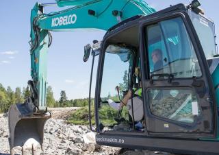 Lánctalpas kotrók Kobelco SK 260 NLC 10E