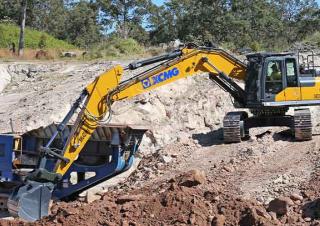 Lánctalpas kotrók XCMG XE370D