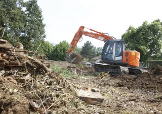 Lánctalpas kotrók Hitachi ZX 135 US-3