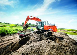 Lánctalpas kotrók Hitachi ZX210LC-6