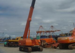 Teleszkópgémes személyemelők Lánctalpas teleszkópgémes munkaállványok Hitachi HX 220 B