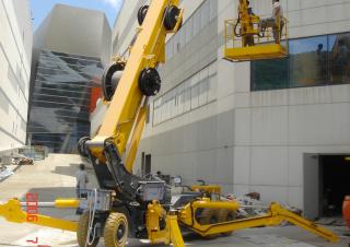 Teleszkópgémes személyemelők Lánctalpas teleszkópgémes munkaállványok Platform Basket SPIDER 30 WE