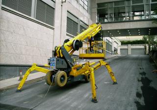 Teleszkópgémes személyemelők Lánctalpas teleszkópgémes munkaállványok Platform Basket SPIDER 30 WE