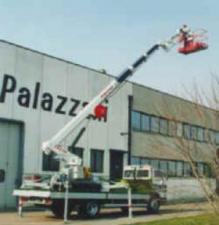 Teleszkópgémes személyemelők Lánctalpas teleszkópgémes munkaállványok Palazzani TSJ 23 C