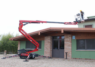 Gémes személyemelők Lánctalpas töretőgémes munkaállványok Hinowa Lightlift 13.70 Performance IIIS