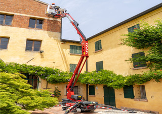 Gémes személyemelők Lánctalpas töretőgémes munkaállványok Hinowa Lightlift 14.70 IIIS