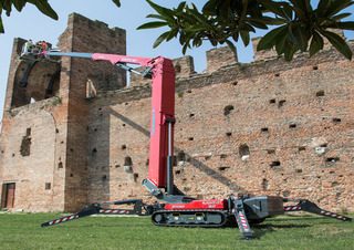 Gémes személyemelők Lánctalpas töretőgémes munkaállványok Hinowa Lightlift 33.17 Performance IIIS