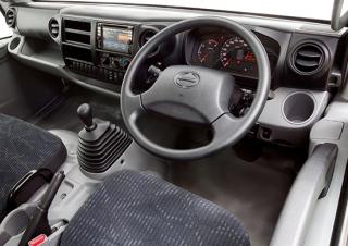 Tehergépkocsik Merevvázak Hino 300 815 AT Crew Cab 4x2