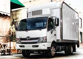 Tehergépkocsik Merevvázak Hino 300 XZU630L-HMMQSR3 4x2