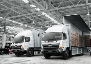 Tehergépkocsik Merevvázak Hino 500 FE 1426 4x2
