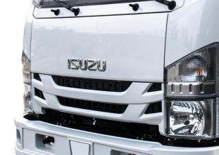 Tehergépkocsik Merevvázak Isuzu Q95 M
