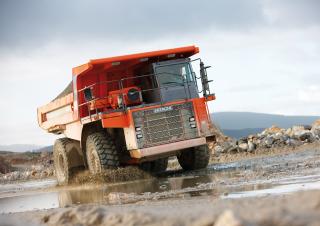 Merevvázas dömperek Hitachi EH 1100-3
