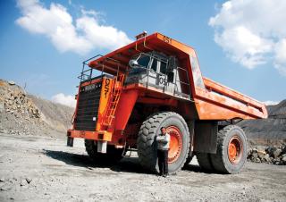 Merevvázas dömperek Hitachi EH 1700