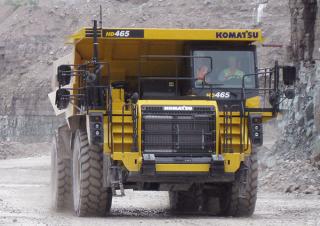 Merevvázas dömperek Komatsu HD465-8E0