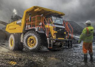 Merevvázas dömperek Volvo R70D