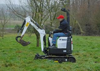 Minikotrók Bobcat E08
