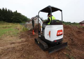 Minikotrók Bobcat E17