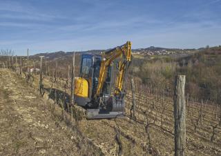Minikotrók New Holland E26C