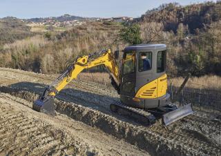 Minikotrók New Holland E26C