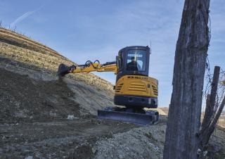 Minikotrók New Holland E26C