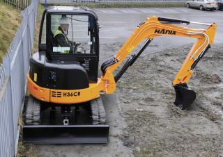 Minikotrók Hanix H36CR