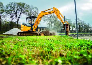 Minikotrók Kobelco SK 55 SRX 6