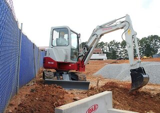 Minikotrók Takeuchi TB 138 FR