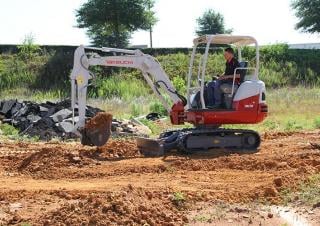 Minikotrók Takeuchi TB 230