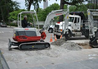 Minikotrók Takeuchi TB 235