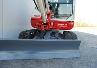 Minikotrók Takeuchi TB 240