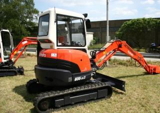 Minikotrók Kubota U35α