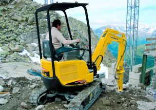 Minikotrók Yanmar VIO 17