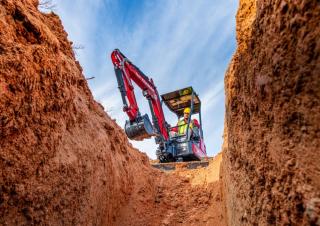 Minikotrók Yanmar ViO17 