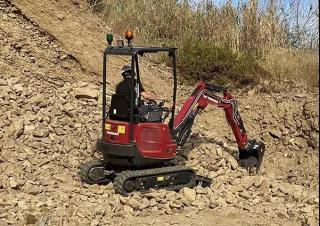 Minikotrók Yanmar ViO17 