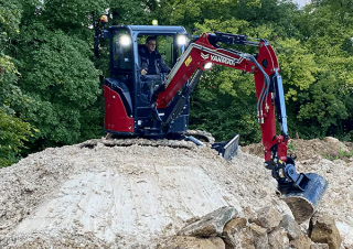 Minikotrók Yanmar ViO38-7