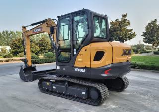 Minikotrók XCMG XE60GA