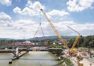 Mobildaruk - rácsos gém Liebherr LG 1750