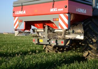 Hígtrágya és trágya technológiák Műrágyaszórók Unia MXL 1600
