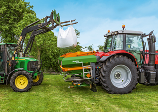 Hígtrágya és trágya technológiák Műrágyaszórók Amazone ZA-V 3200 Super