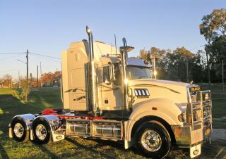 Tehergépkocsik Nyergesvontatók Mack SuperLiner RWS712L CA494 ETAZ673A 4x2