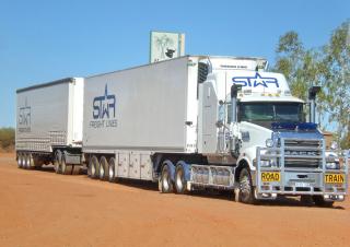 Tehergépkocsik Nyergesvontatók Mack SuperLiner RWS712L CA494 ETAZ673A 4x2