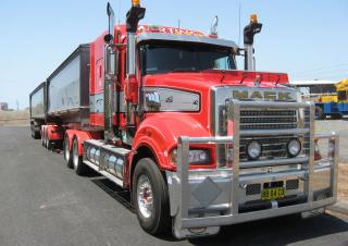 Tehergépkocsik Nyergesvontatók Mack SuperLiner RWS712L CA494 ETAZ673A 4x2