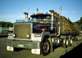 Tehergépkocsik Nyergesvontatók Mack SuperLiner RWS712L CA494 ETAZ673A 4x2