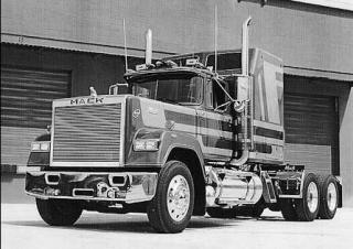 Tehergépkocsik Nyergesvontatók Mack SuperLiner RWS712L CA494 ETAZ673A 4x2