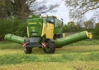 Önjáró gyepszellőztetők Krone Big M 450 CV